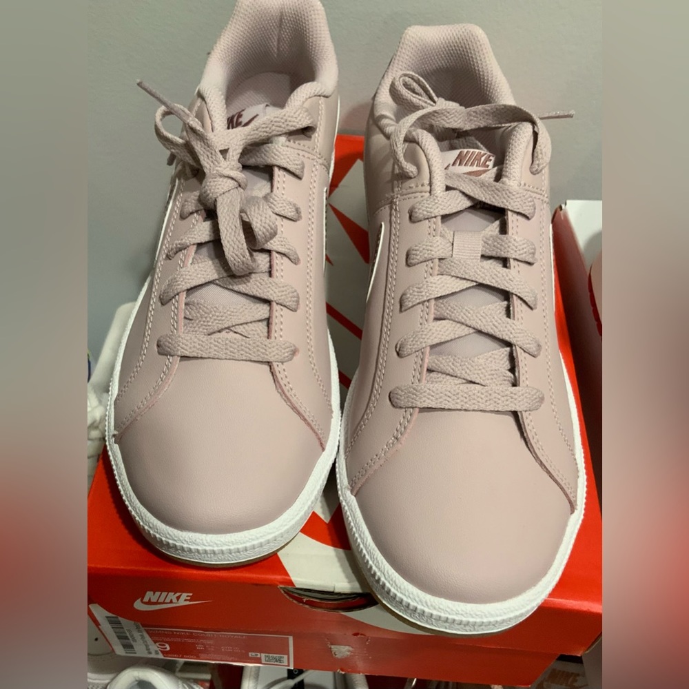 NWT NIKE WOMENS COURT ROYALE SIZE 9 - Picture 5 of 5